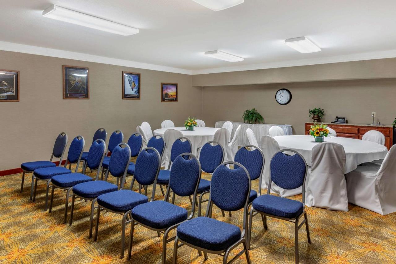Hotel Comfort - Convention Center 3*