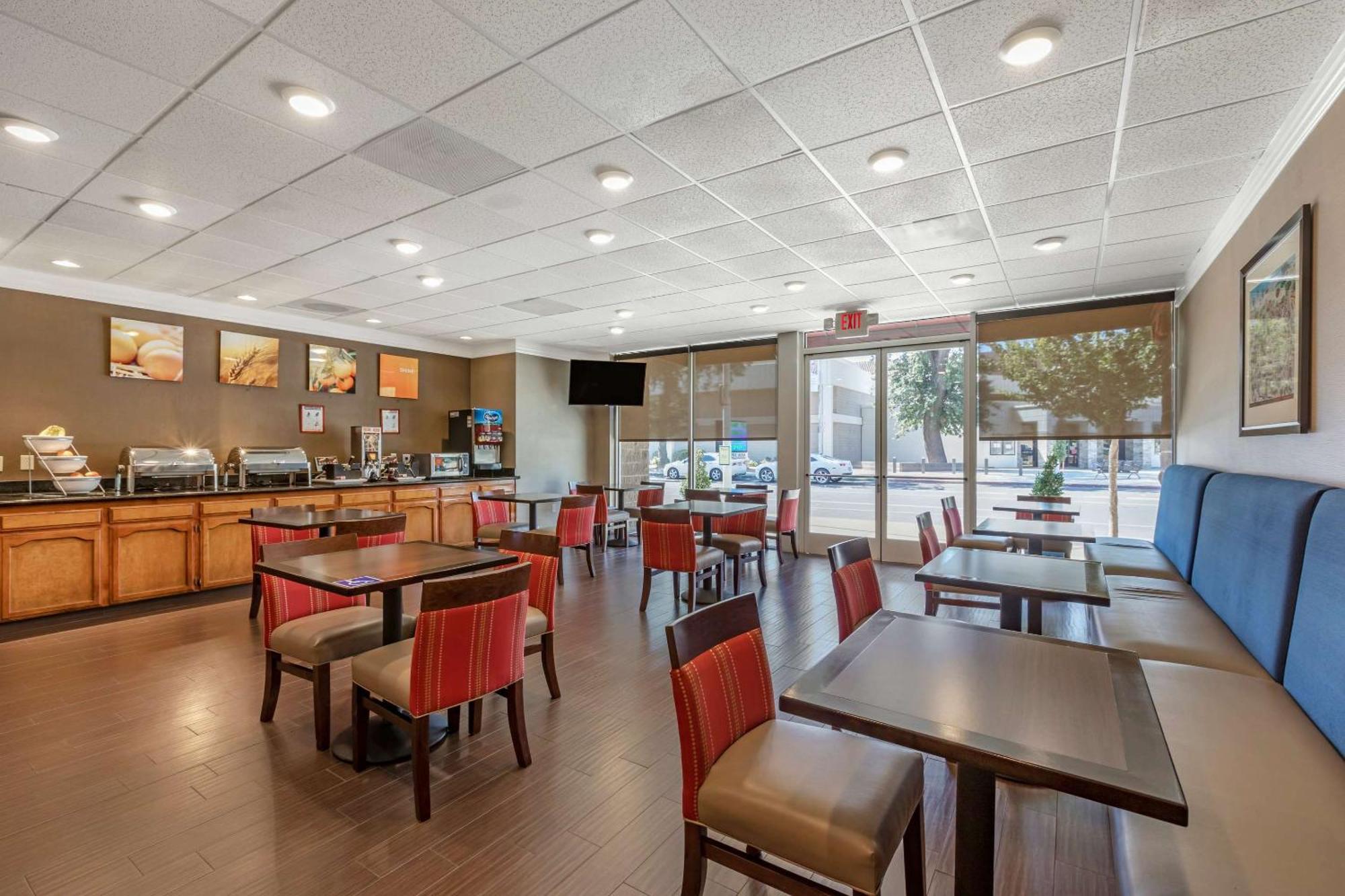 Comfort - Convention Center Hotel