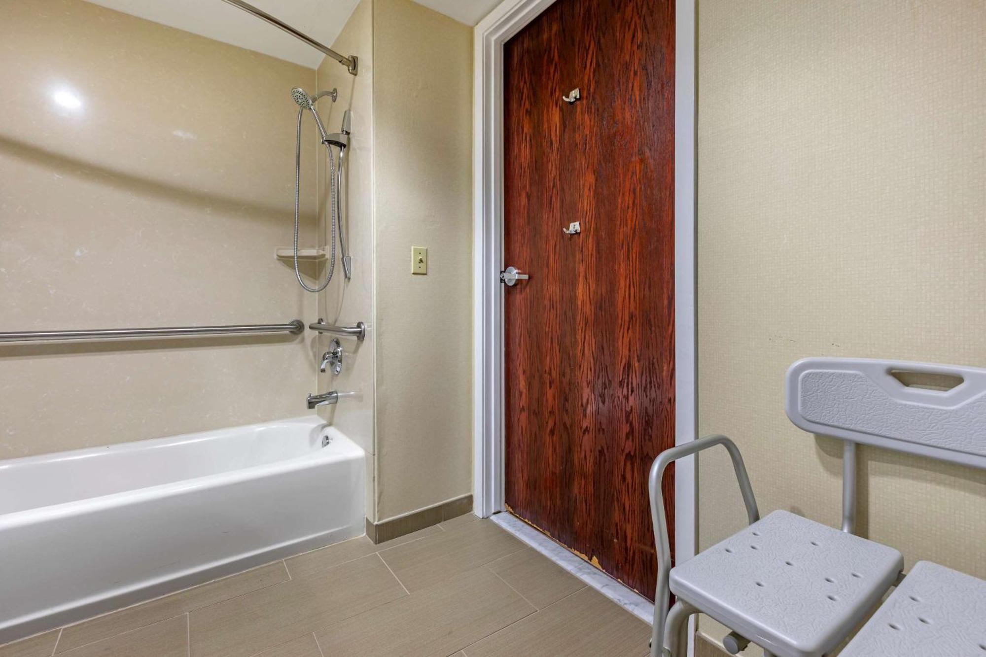 Comfort - Convention Center Hotel 3*