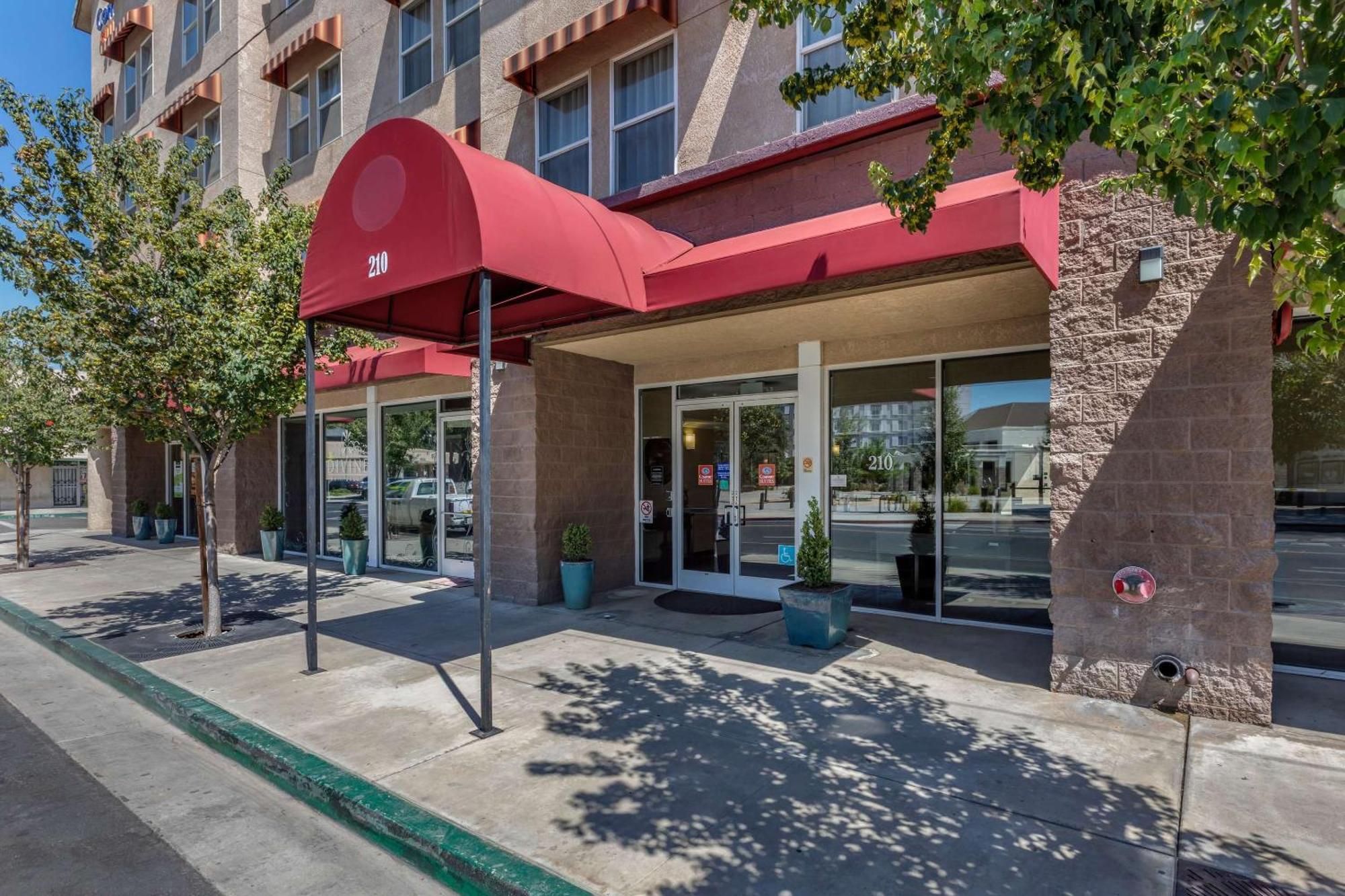 Comfort - Convention Center Hotel Visalia
