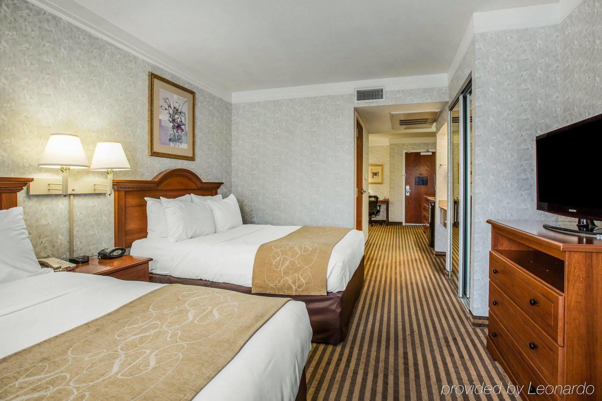Comfort - Convention Center Hotel