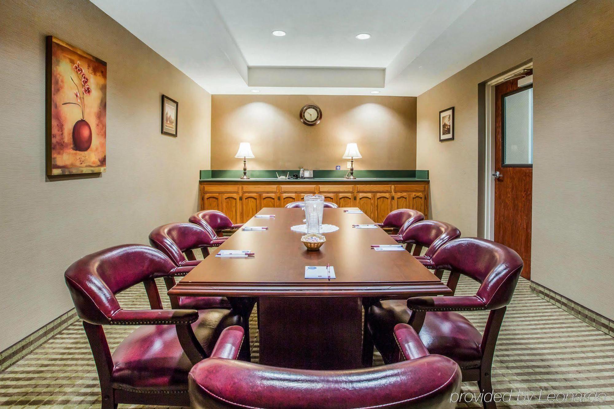 Comfort - Convention Center Hotel Visalia